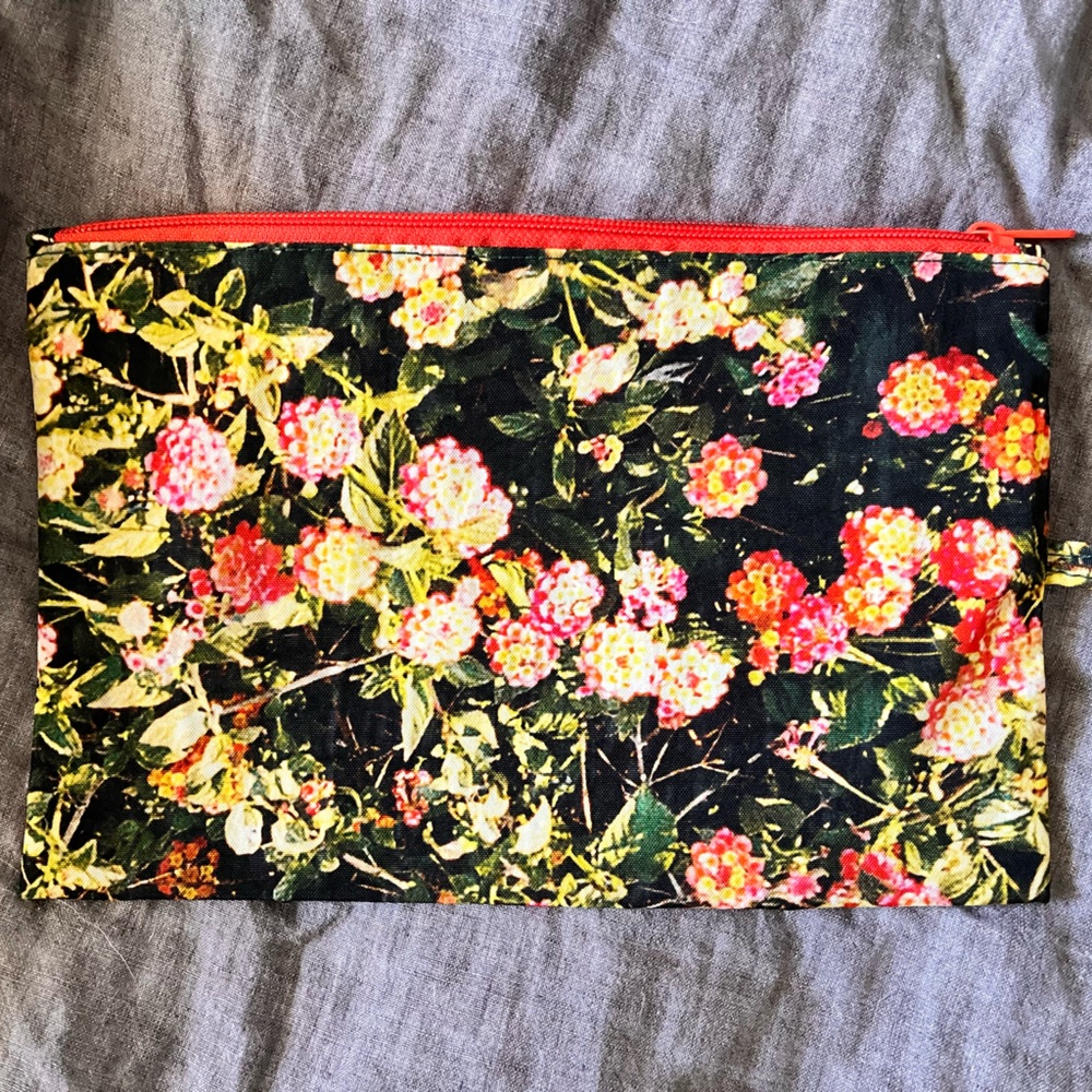 Baggu daisies large flat pouch